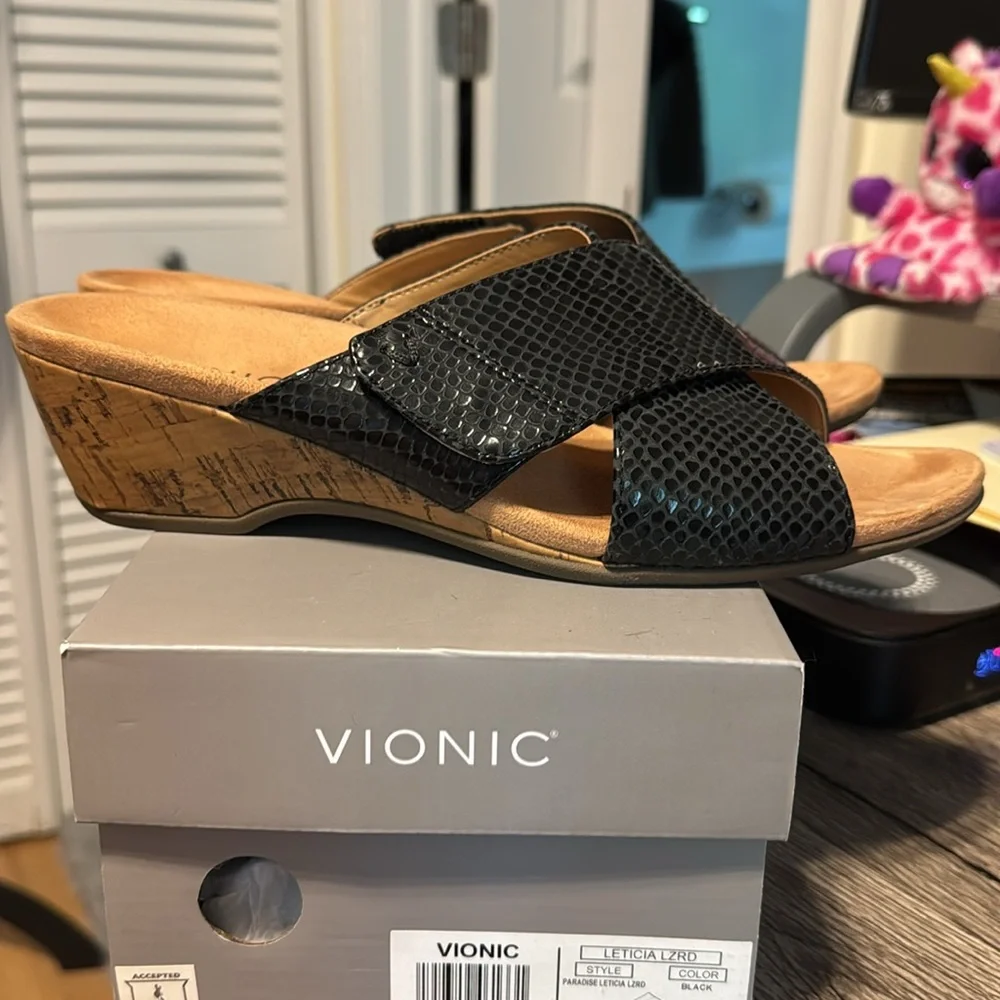 Vionic Black Textured Crossband Wedge Slide